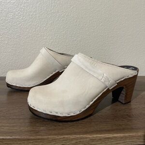 Sandgrens Elegant Cream Clogs for Women